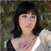 Profesora de inglés con experiencia en básica y manejo de herramientas digitales